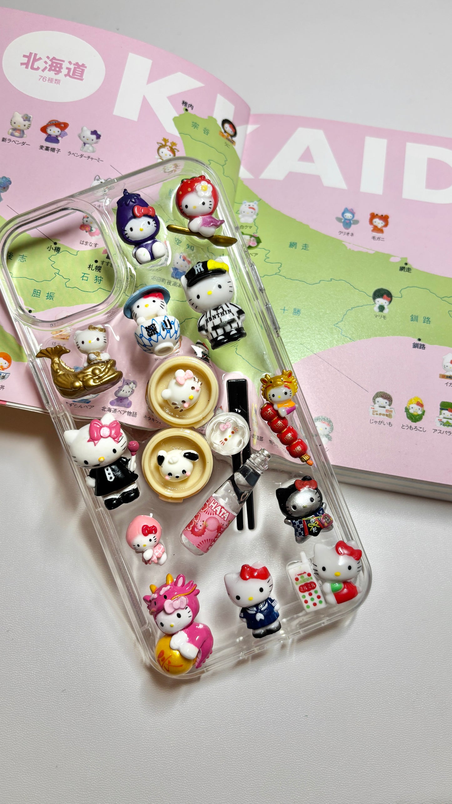 KITTY IN JAPAN - phone case