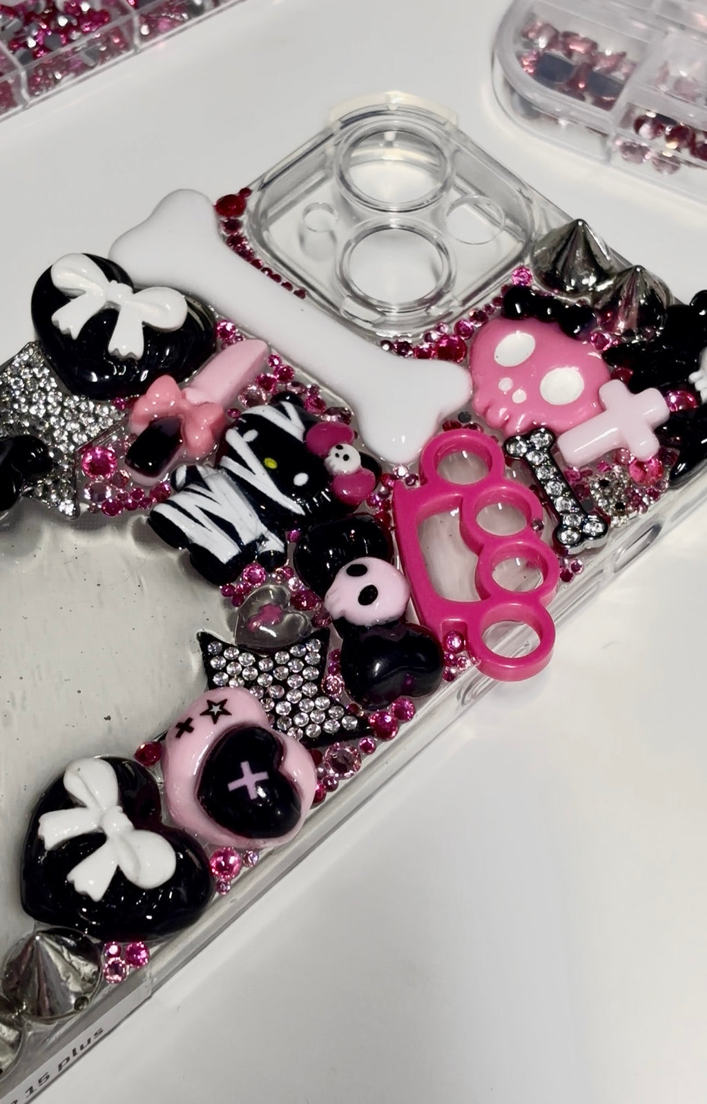 ★ KISSES N KNUCKLES ★
